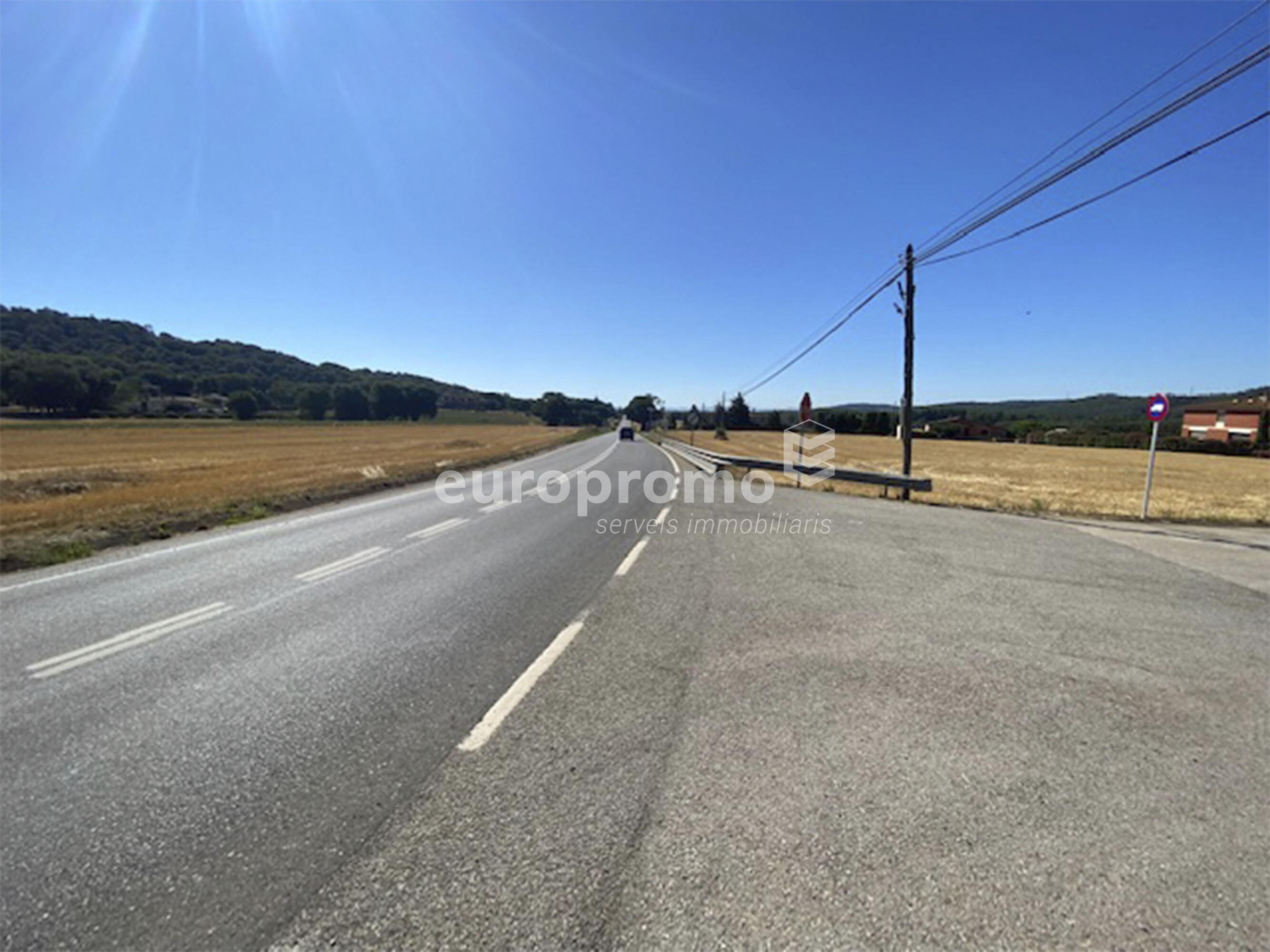 Solar industrial de 8.901m2 situado a 5 minutos de la salida AP7 de Girona.